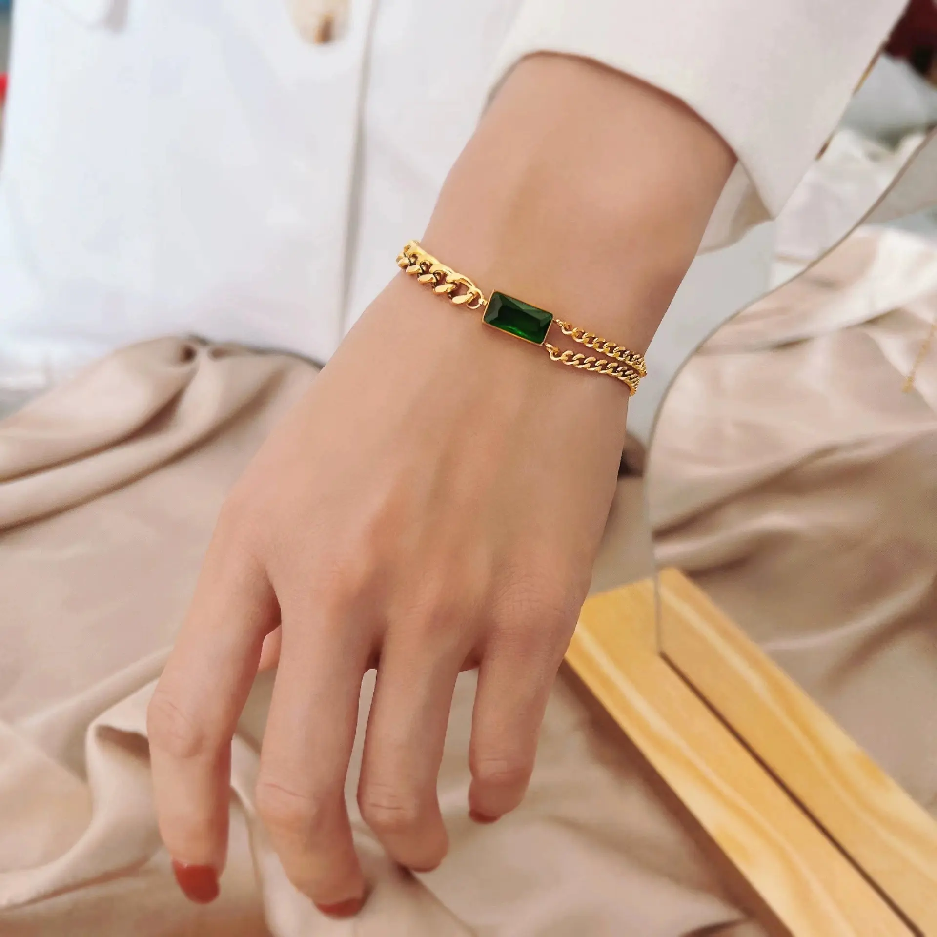 Emerald Zircon Bracelet – Timeless Shine with a Royal Touch - Image 5