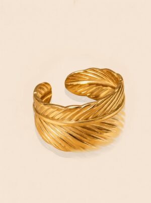 Large Leaf – Nature-Inspired Bold Elegance