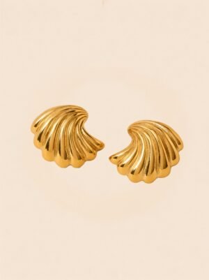 Wave Earrings – Flowing Elegance in Every Curve