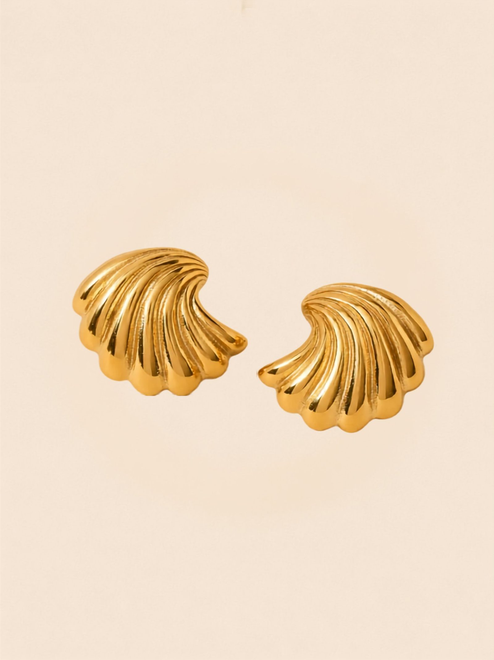 Wave Earrings – Flowing Elegance in Every Curve